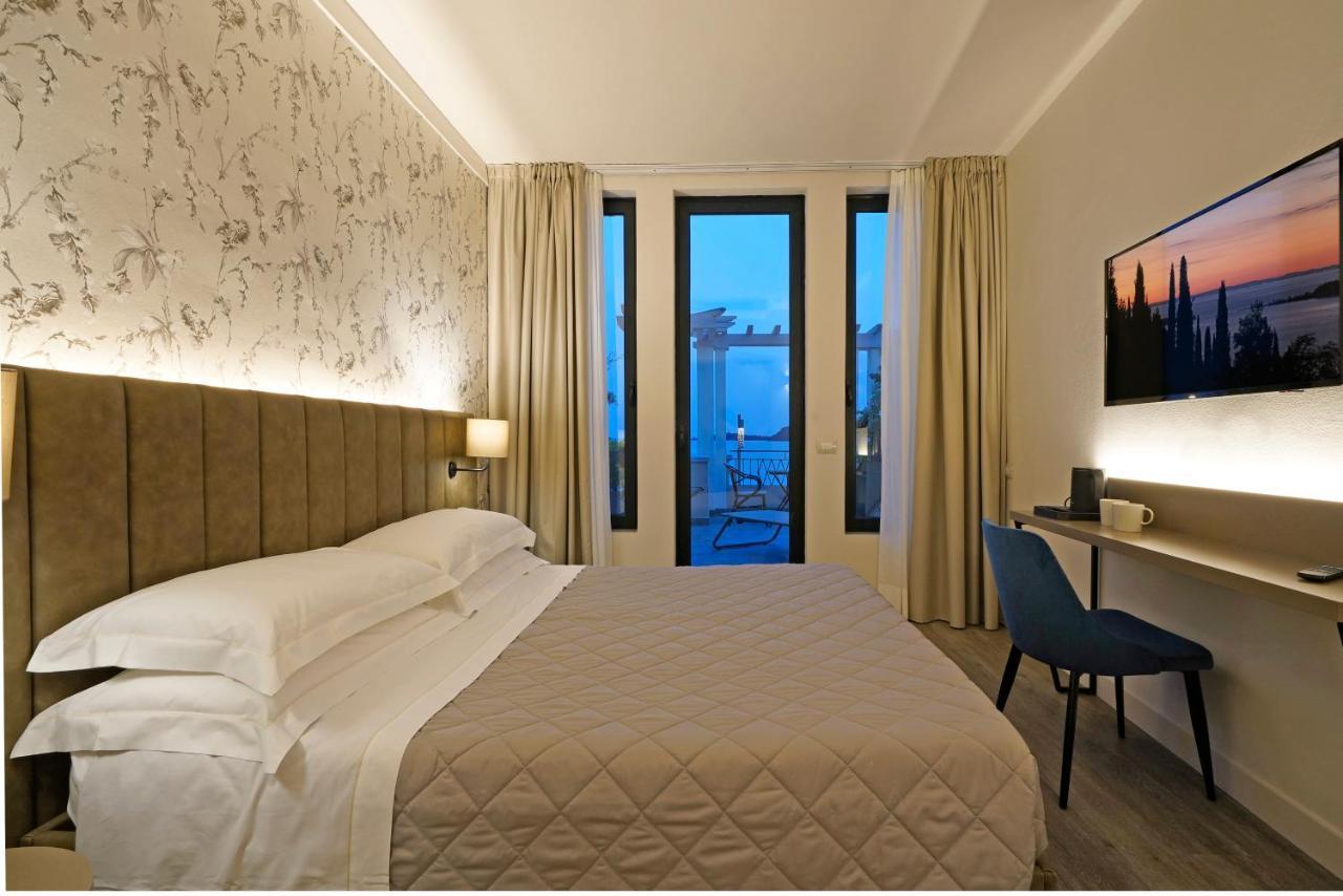 Hotel Du Lac ガルドーネ・リヴィエラ エクステリア 写真