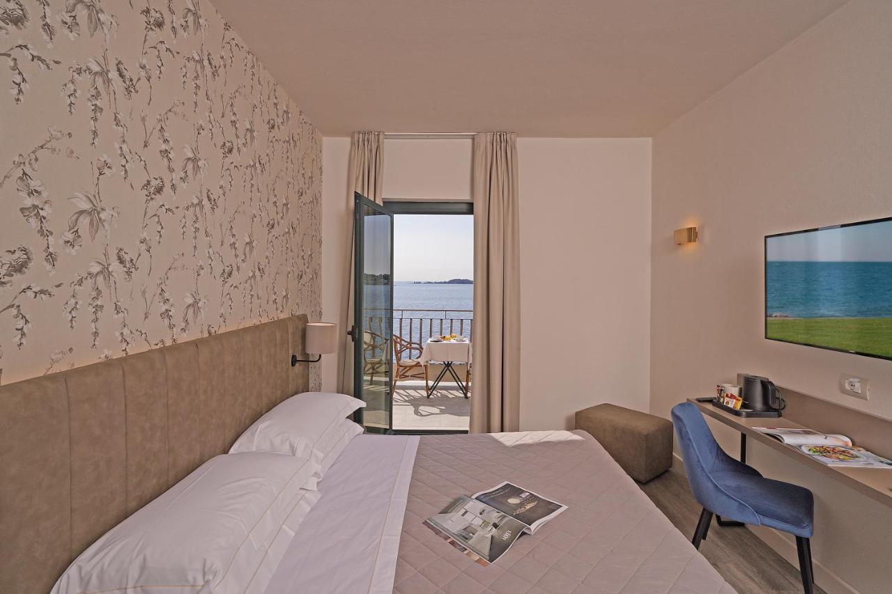 Hotel Du Lac ガルドーネ・リヴィエラ エクステリア 写真