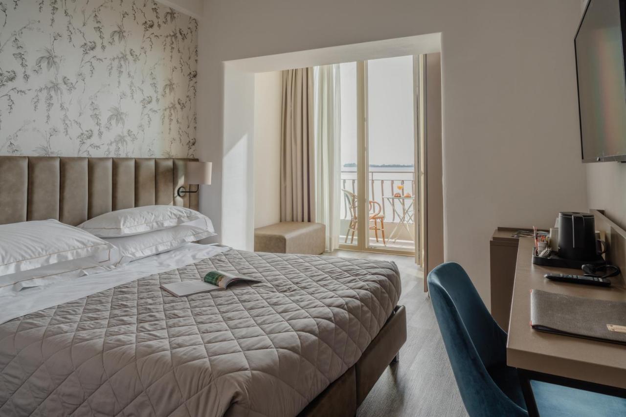 Hotel Du Lac ガルドーネ・リヴィエラ エクステリア 写真